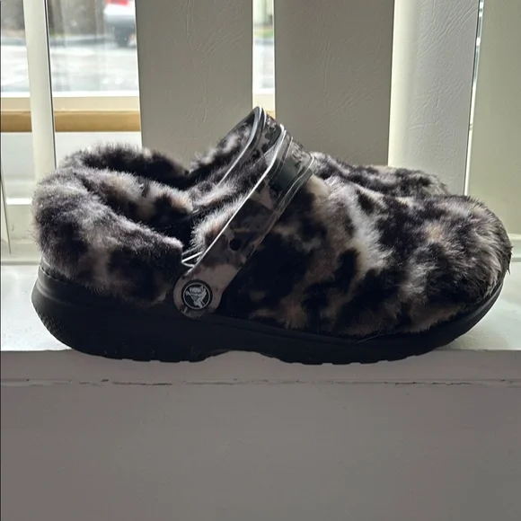 Fuzzy Leopard Print CROCS - Picture 1 of 3